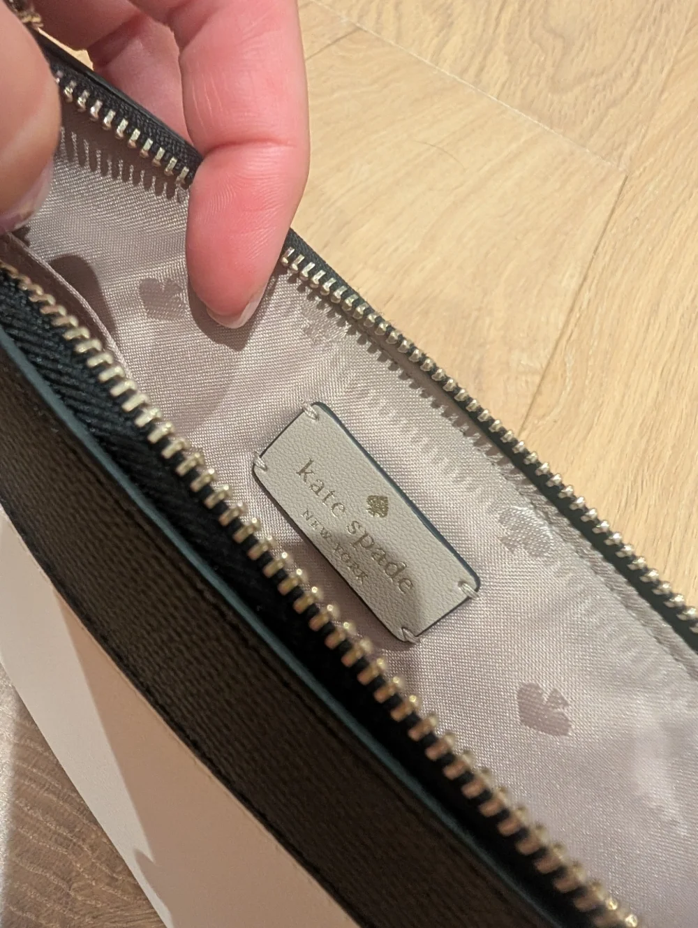 kate spade black and white wristlet